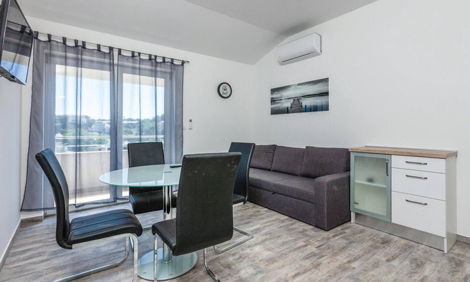 Stobrec Apartment | Stunning apartment in Split with WiFi