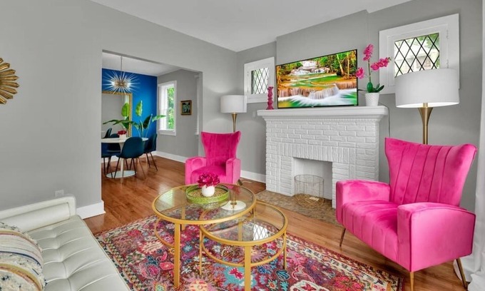 Detroit Apartment | Stunning Apartment near Palmer Park/Free Parking