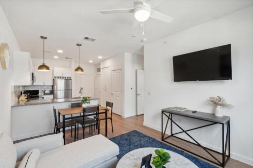 Austin Apartment | Stunning Austin Oasis With Properties By Preston