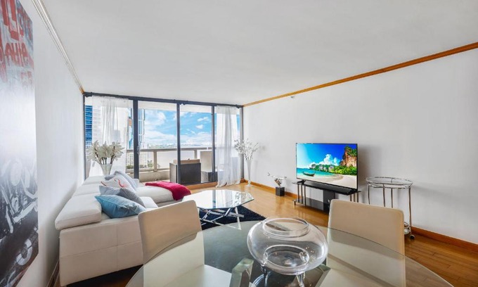 Downtown Miami Apartment | Stunning Balcony Views 4 bedroom