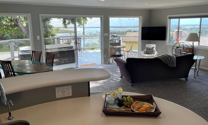 Bay Park Apartment | Stunning Bay View Getaway