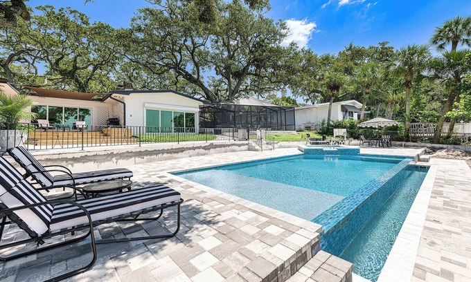 St. Petersburg - Clearwater House | Stunning Bay View, Pool &Hot Tub - Entire Guest Suite