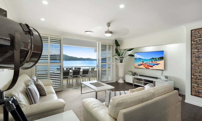 Hamilton Island Apartment | Stunning Beach Front Apartment