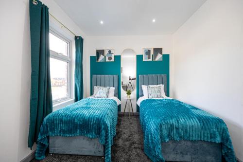 Bolton House | Stunning Bolton Abode - Cinema Experience - Parking