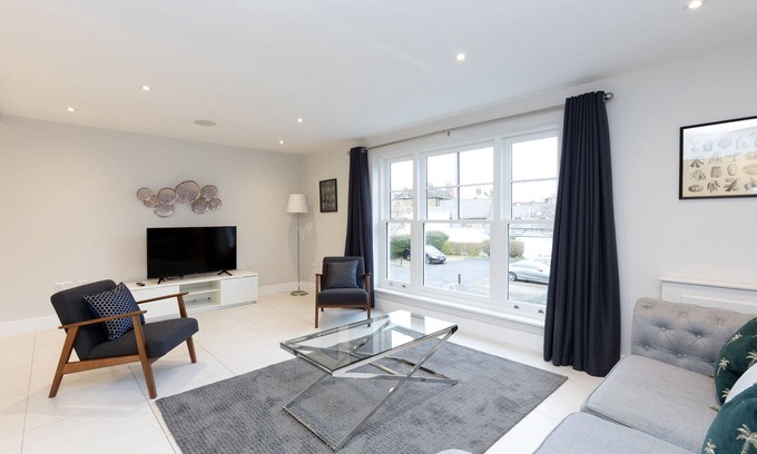 Windsor House | Stunning Central Windsor Town House