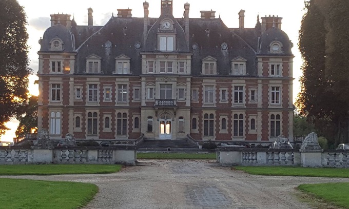 Ocquerre House | Stunning Chateau apartment near Paris, EuroDisney-Disneyland, Champagne region
