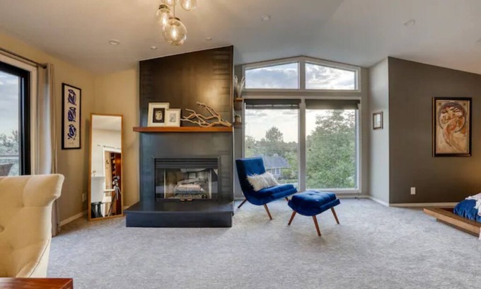 East End House | Stunning City Views! Unique Design - Sleeps 6