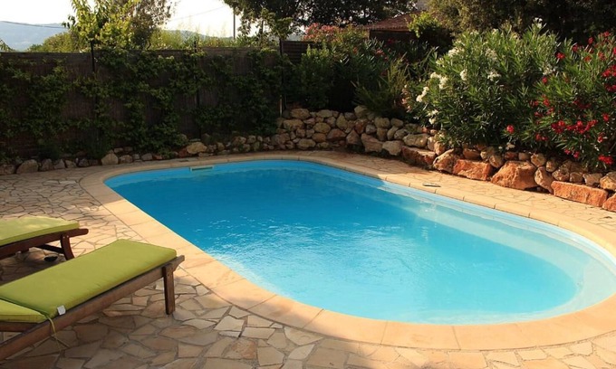 Lorgues Cottage | Stunning Cottage with Pool in Provence, France