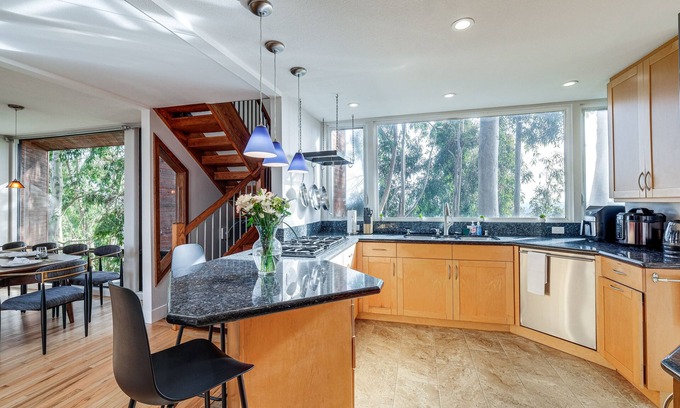 Del Mar Heights House | Stunning Del Mar Home w/Deck: 1 Mi to Beach!