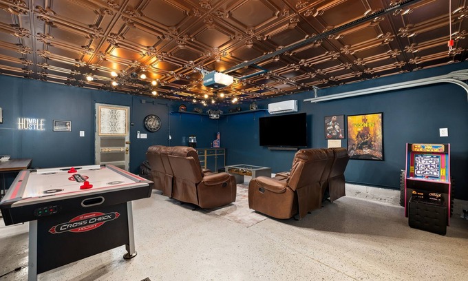 North End Villa | Stunning Downtown Villa | Epic Man Cave