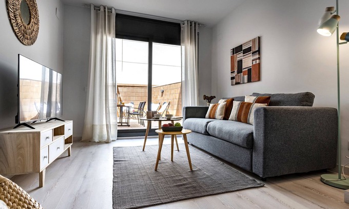 Collblanc y La Torrassa Apartment | Stunning duplex apartment with sunny terrace