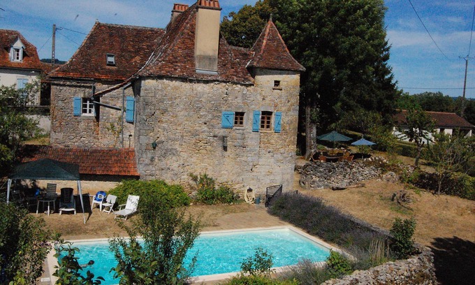 Rueyres House | Stunning, family-friendly farmhouse; large garden, safe private pool