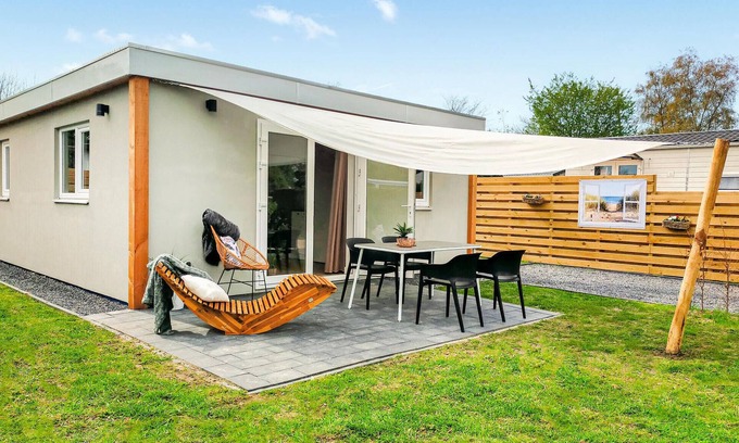 Heinkenszand House | Stunning home in Heinkenszand with WiFi