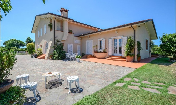 Lido di Camaiore House | Stunning home in Lido di Camaiore with WiFi and 1 Bedrooms