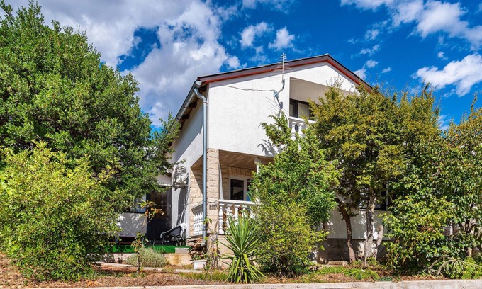 Maslenica House | Stunning home in Maslenica with kitchen