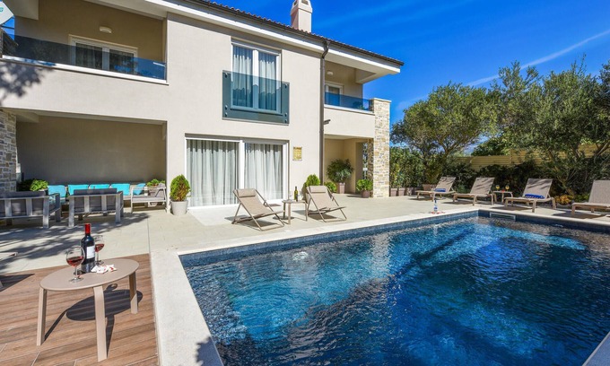 Zrce House | Stunning home in Novalja