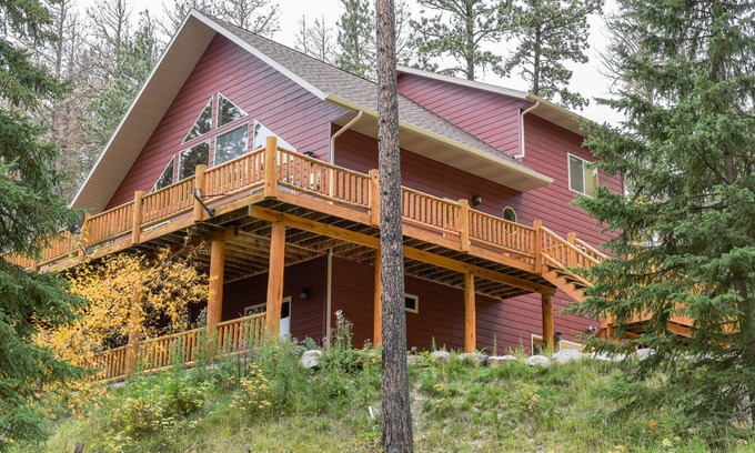 Lead Cabin | Stunning Home Near ATV/Snowmobile Trails and Plenty of Space!