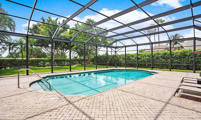 Pineapple Park - Ibis House | Stunning Home on Golf Course