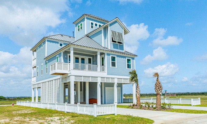 Galveston House | Stunning home with big bay views, 3 decks, en suites & AC - near Sunny Beach