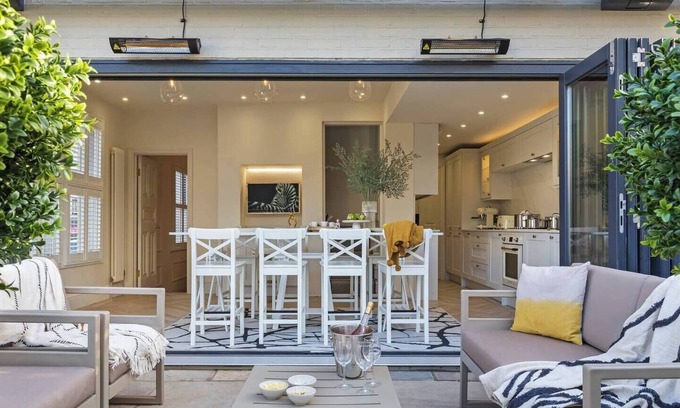 Leigh-on-Sea House | Stunning house in the heart of Leigh-On-Sea, Best location in Leigh On Sea