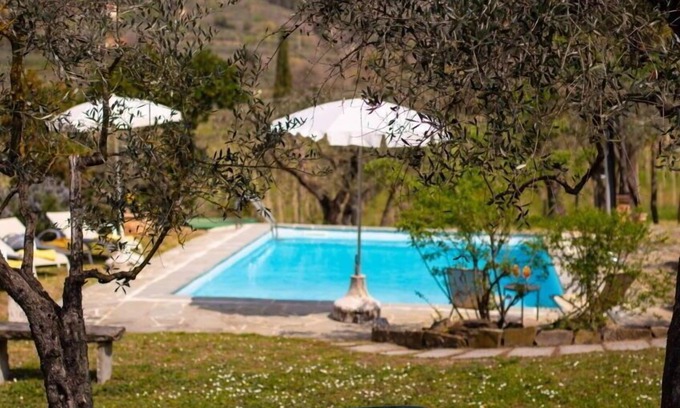 Castiglion Fiorentino Villa | Stunning private villa with WIFI, A/C, private pool, TV and pets allowed, close to Arezzo