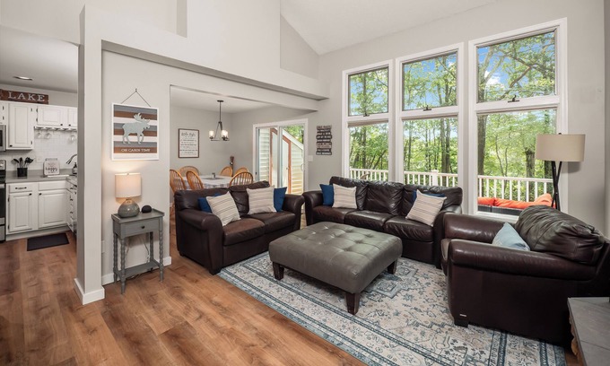 Lake Harmony House | Stunning Lake Harmony Townhouse w/Winter Lake Views - Ski & Lake Adventures