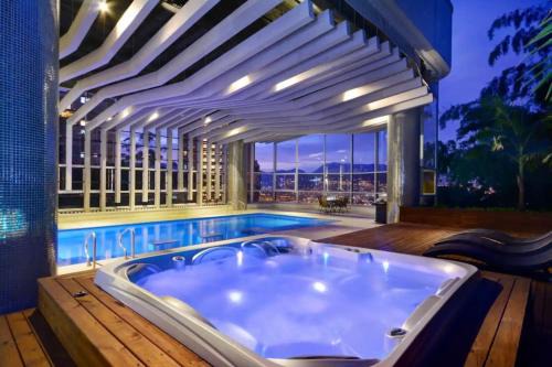 El Poblado Apartment | Stunning Luxury Penthouse with SPA and Concierge
