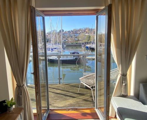 Portishead Apartment | Stunning Marina Apartment