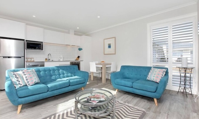 Arkles Bay Apartment | Stunning modern beachfront apartment