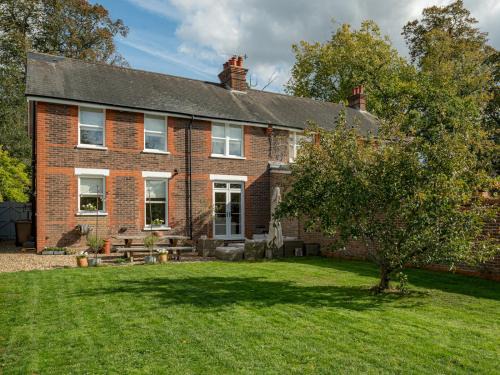 Hunton Bridge House | Stunning Modern Countryside Home PassTheKeys®