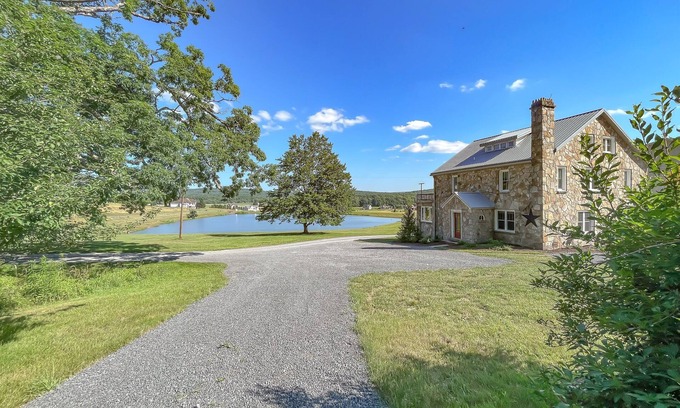 Swanton House | Stunning modern farmhouse with Lake Access and Free Golf!