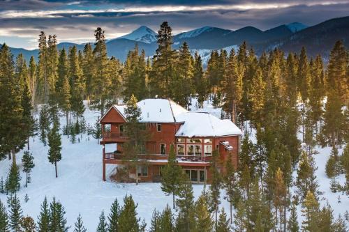 Pole Creek Meadows House | Stunning Mountain Retreat with View and Private Hot Tub