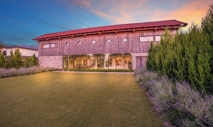 New Braunfels House | Stunning new modern house on Lake Dunlap
