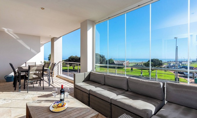 Mouille Point Apartment | Stunning Ocean Views, Platinum Mile by CTHA