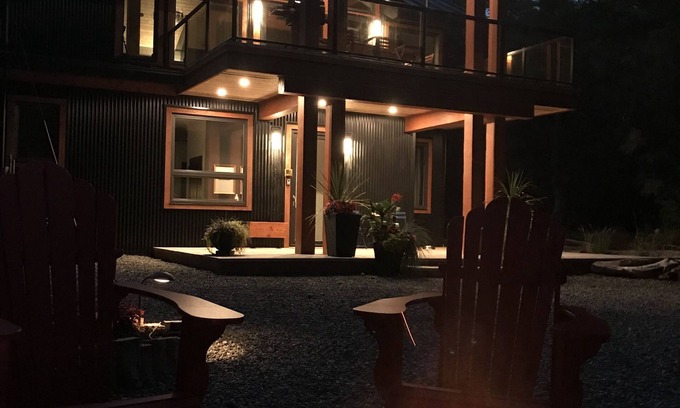 Tofino House | Stunning oceanfront oasis with majestic mountain and lush forest views.