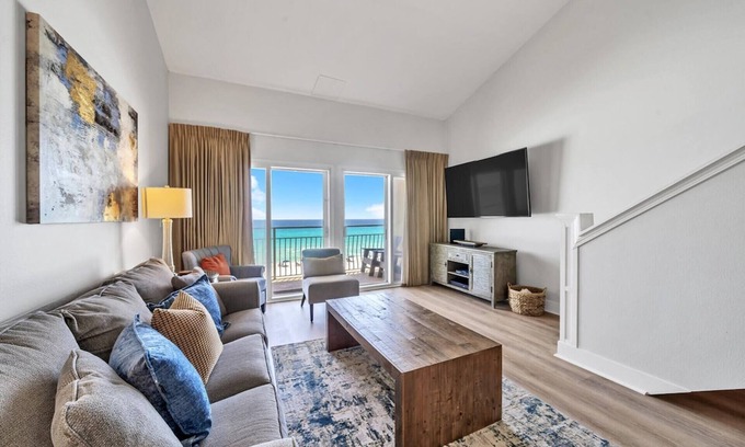 Crystal Beach Condo | Stunning Oceanfront on Crystal Beach with 2 King beds. Beach service included.