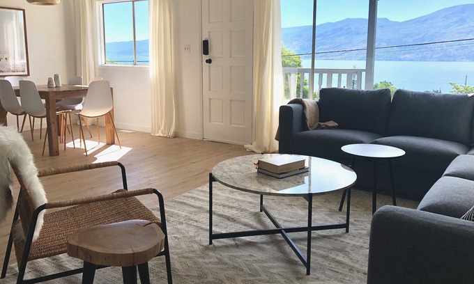 Central Okanagan House | Stunning Okanagan Lakeview Home