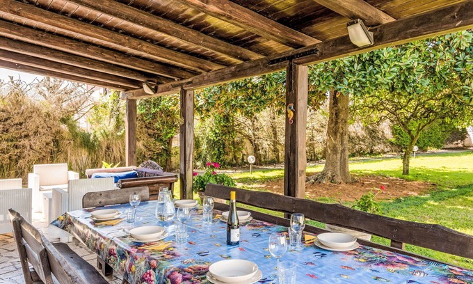 Colonia Elena Villa | Stunning private villa for 11 guests with WIFI, TV, patio, pets allowed and parking