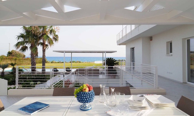 Marina di Modica Villa | Stunning private villa with private pool, sauna, hot tub, WIFI, A/C, TV, patio and panoramic view