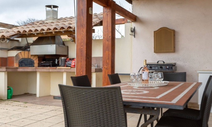 Alignan-du-Vent Villa | Stunning private villa for 8 guests with WIFI, A/C, private pool, TV, terrace and parking