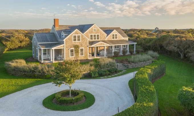 Quidnet House | Stunning private estate property with a new 18′ x 36′ salt water pool
