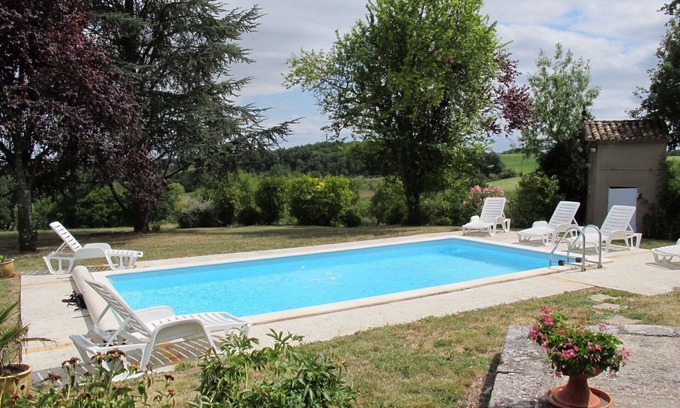 Lalandusse Villa | Stunning private villa with WIFI, A/C, private pool, TV, terrace, pets allowed and parking