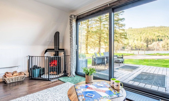 South Laggan House | Stunning private villa for 6 guests with WIFI, terrace and panoramic view