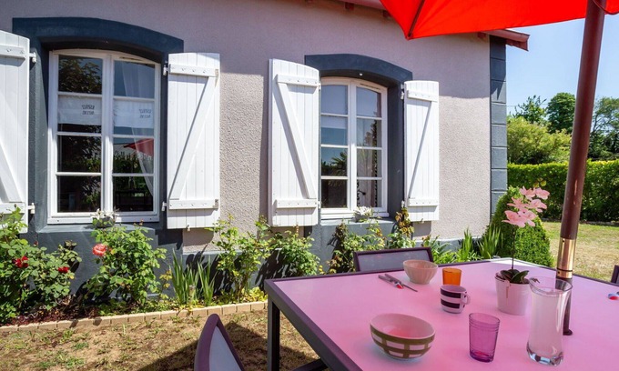 Champeaux House | Stunning private villa for 4 people with TV and terrace