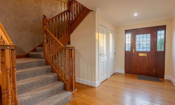 South Galson Villa | Stunning private villa for 10 guests with WIFI and TV