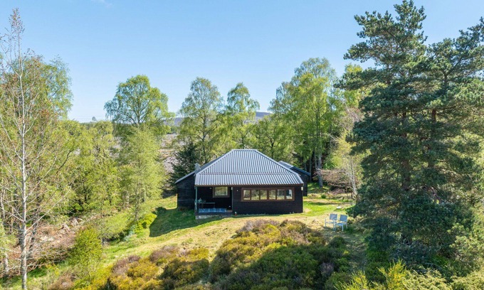 Bunloit House | Stunning private villa for 4 people with WIFI, TV, panoramic view and parking