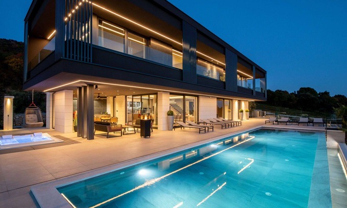 Brovinje Villa | Stunning private villa with hot tub, WIFI, A/C, private pool, TV, terrace and panoramic view