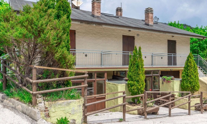 Bolognola House | Stunning private villa for 8 guests with WIFI, TV, balcony, pets allowed and panoramic view