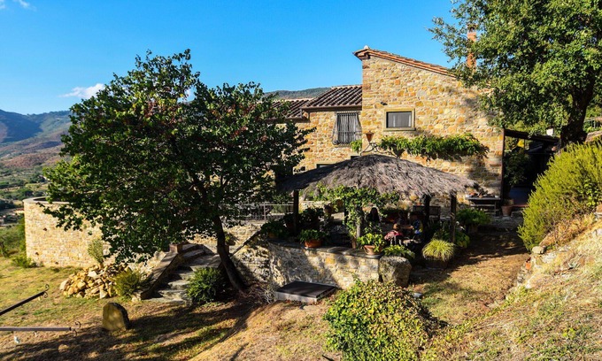 Cortona Villa | Stunning private villa with WIFI, private pool, TV, patio and panoramic view, close to Cortona