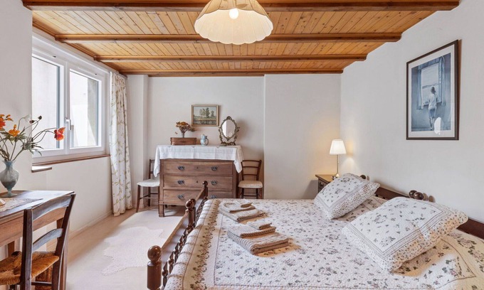 Novaggio House | Stunning private villa for 5 people with patio